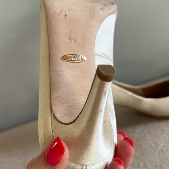 Badgley Mischka Women's Carrie Pump - Champagne size 6.5 - Picture 14 of 14